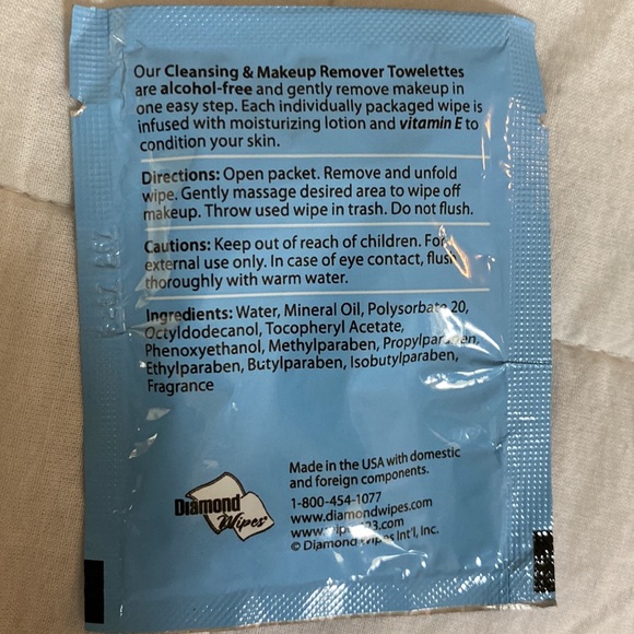 Cleansing towelette one piece - Picture 2 of 2